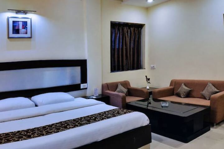 Room 4 of 30