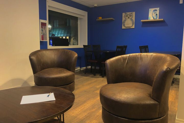 Lounge 18 of 25