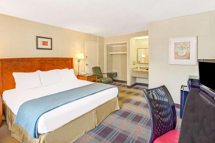 1 King Bed (1 of 5)