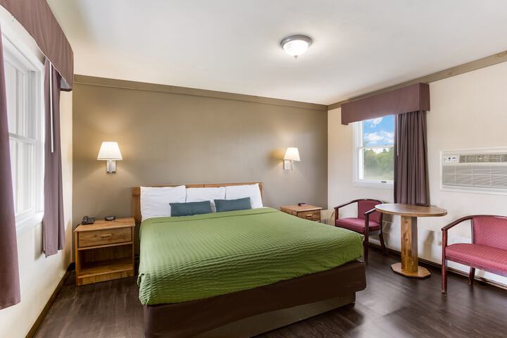 1 King Bed (6 of 6)