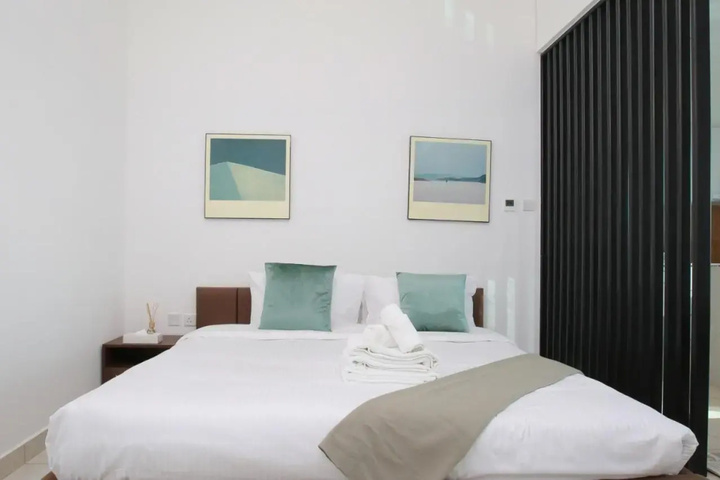 Room 4 of 15
