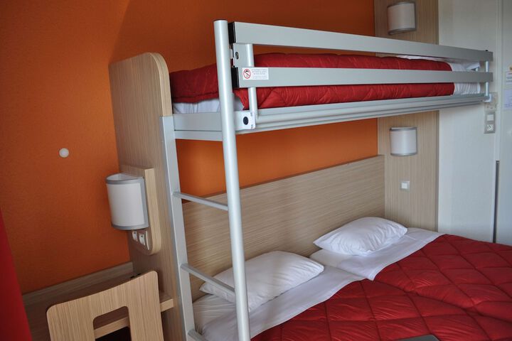 Room 27 of 61