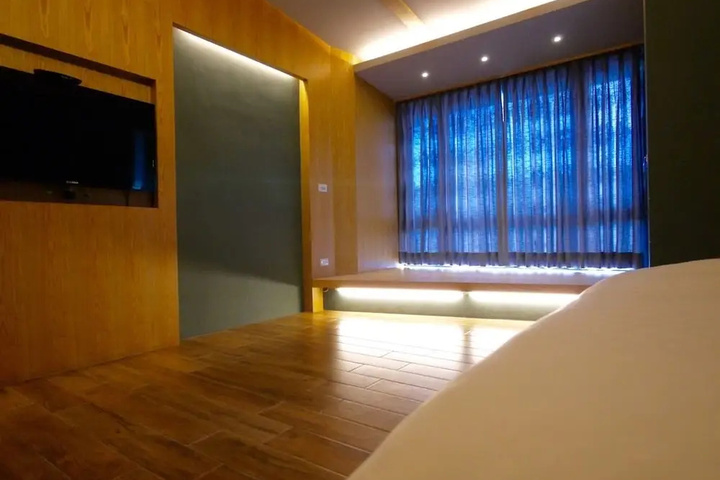 Big City Small House Homestay