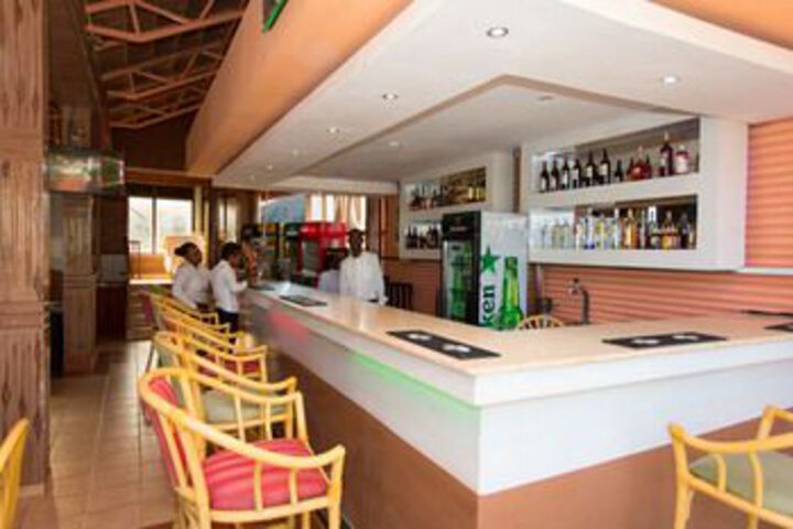 Lounge 34 of 60
