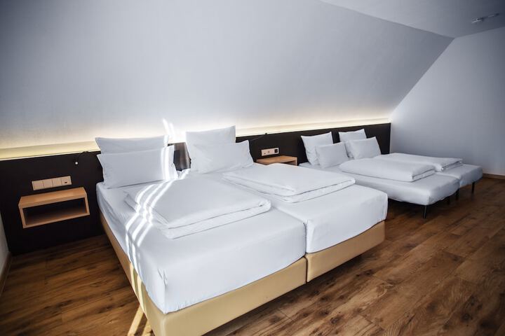 Room 15 of 48