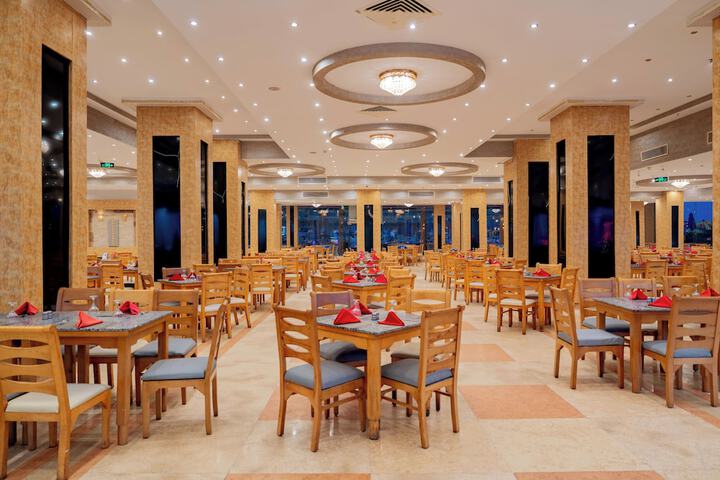 Dining 110 of 189