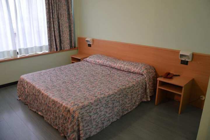 Room 5 of 14