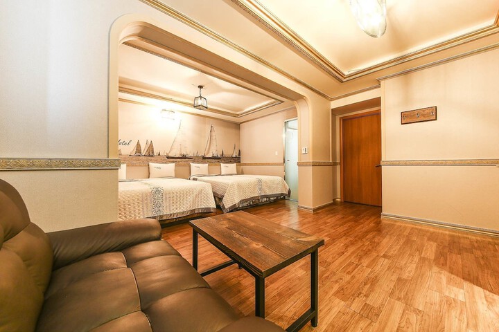 Room 33 of 49