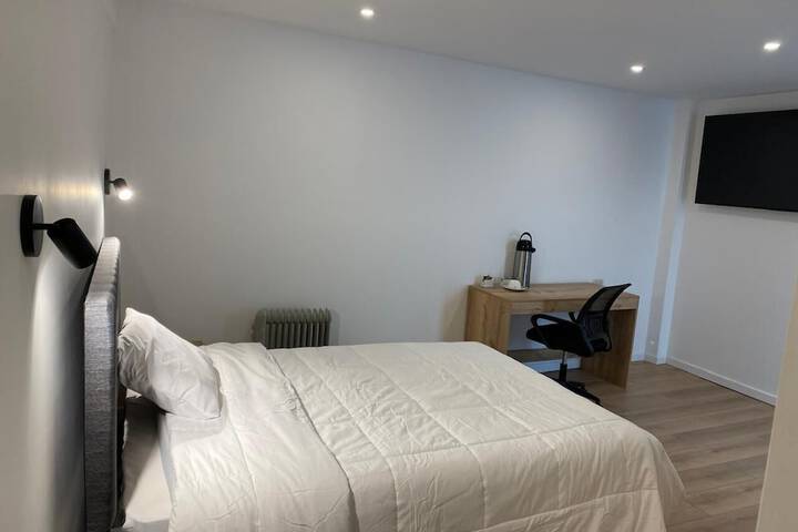 Room 2 of 3