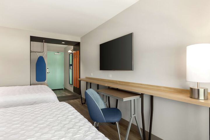 2 Queen Beds (6 of 13)