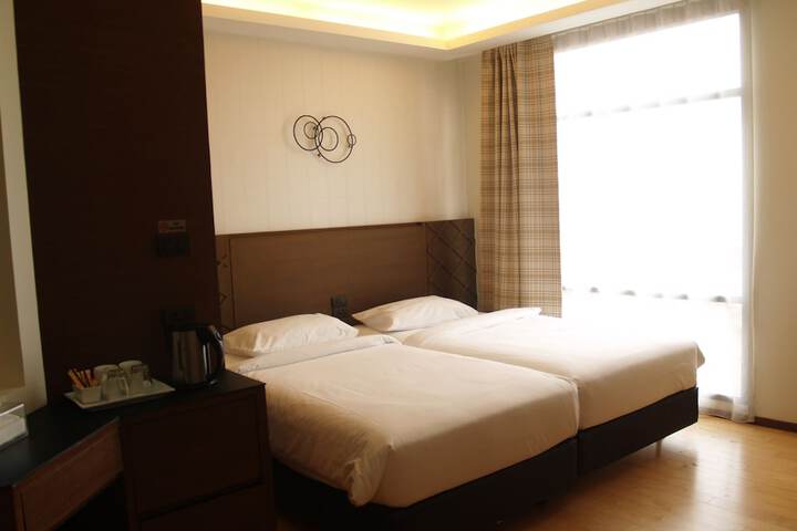 Room 10 of 37
