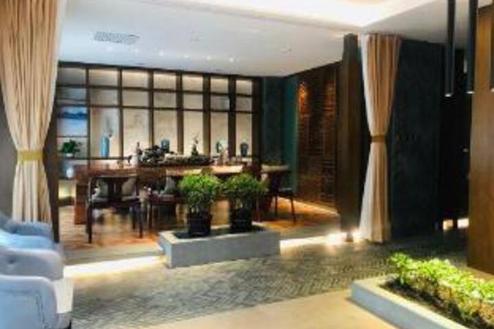 Pine Arts Hotel