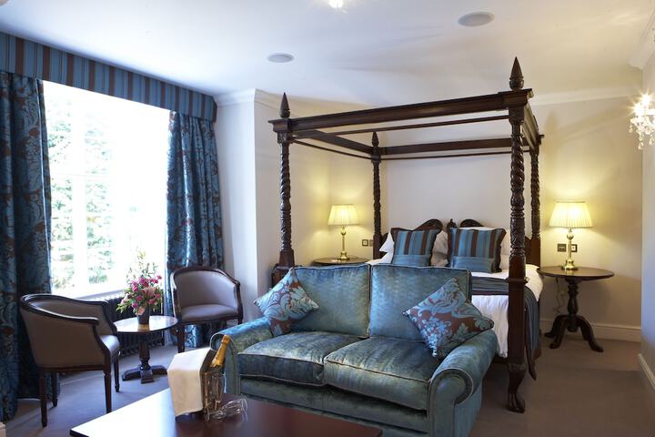 Room 4 of 43