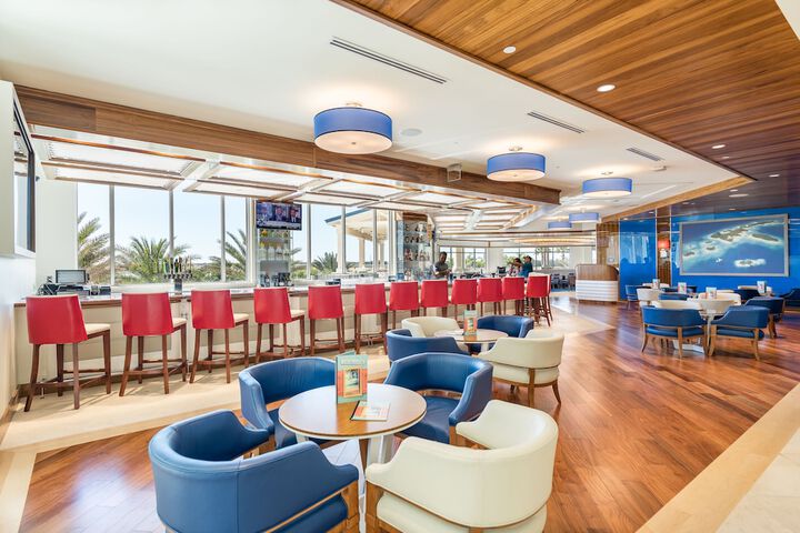 Lounge 176 of 210