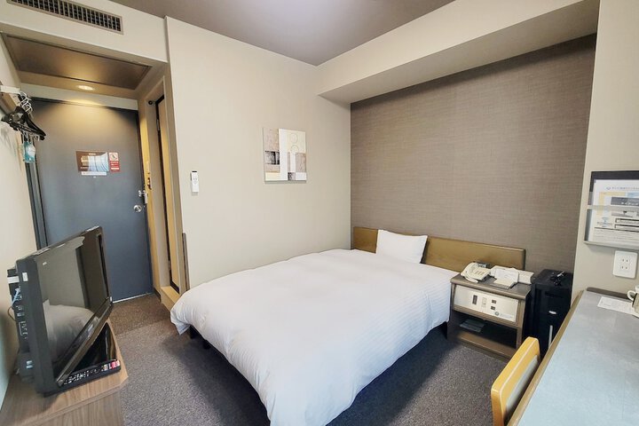 Room 4 of 33
