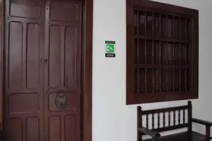 Room 11 of 13