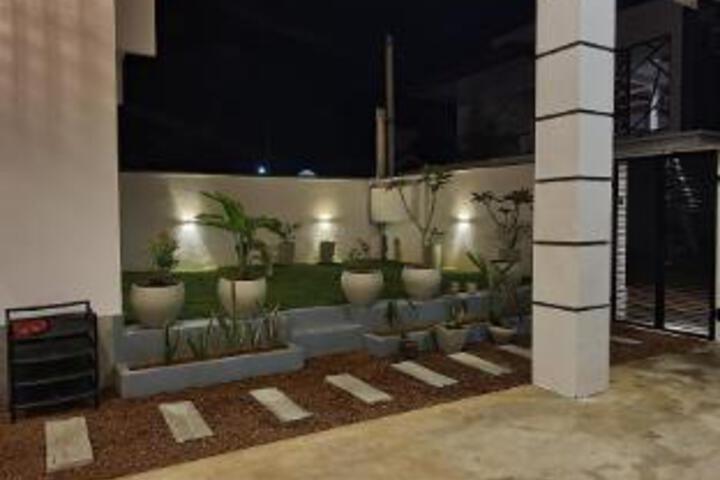 Hotel Exterior 17 of 23