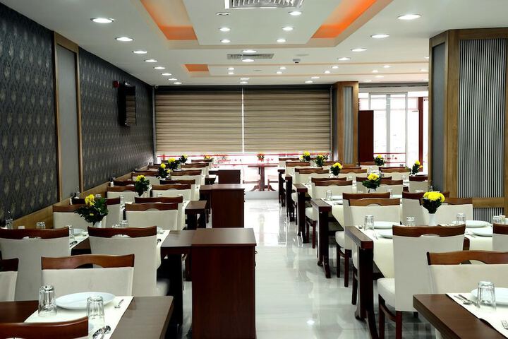 Dining 34 of 62