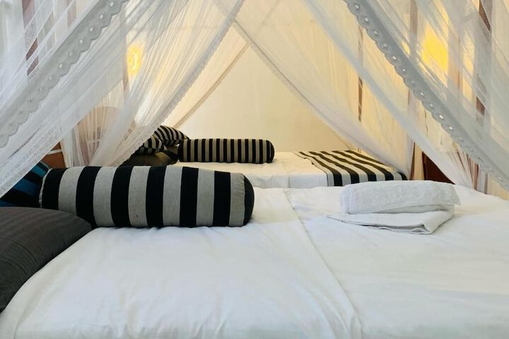 Room 2 of 10