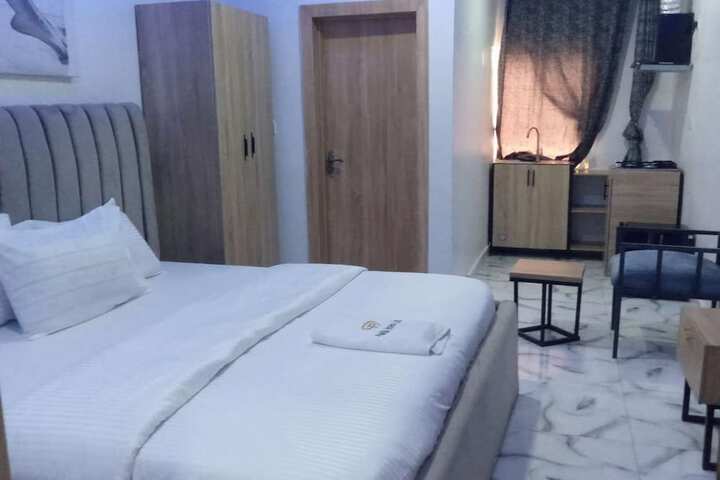 Room 6 of 43