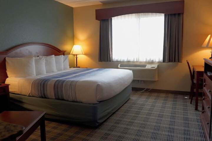 2 Queen Beds (2 of 6)