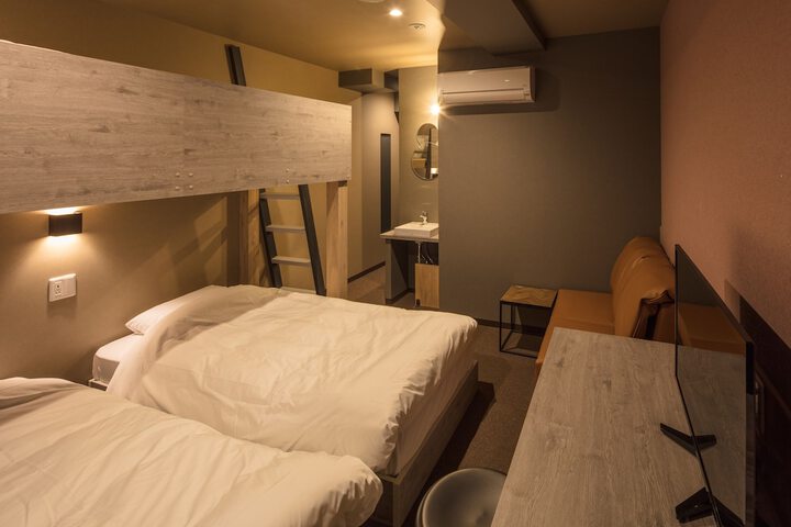 Room 17 of 77