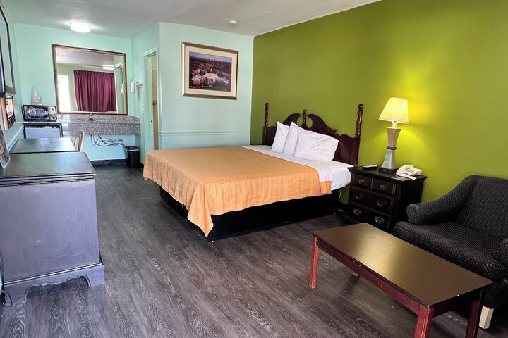Room 5 of 16
