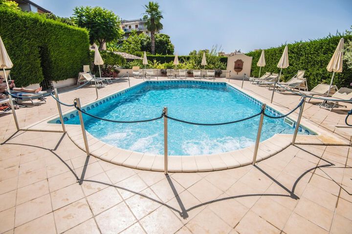 Pools & Facilities