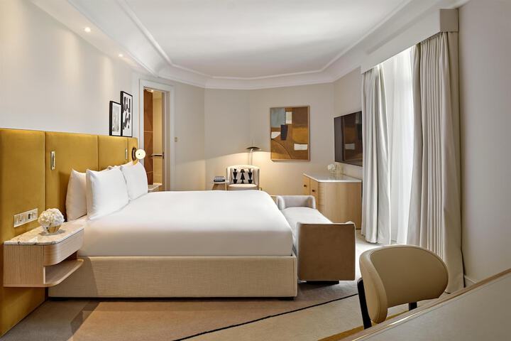 Room 35 of 161