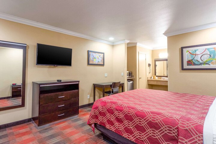 1 King Bed (8 of 19)