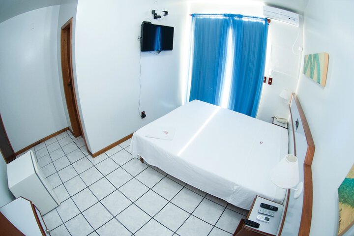 Room 14 of 38