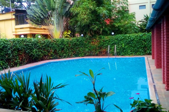 Pools & Facilities