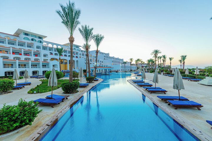 Hotel Pool