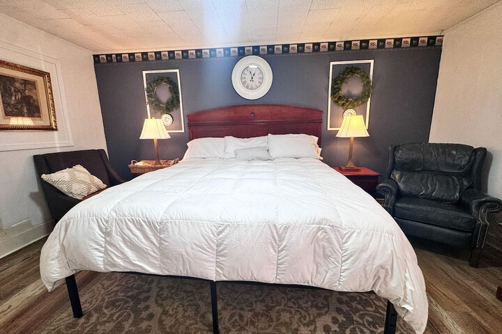 1 King Bed (17 of 48)