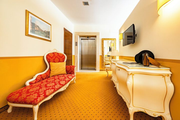 Room 38 of 128