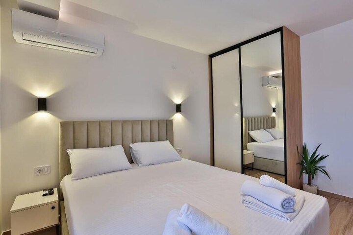 Room 9 of 52