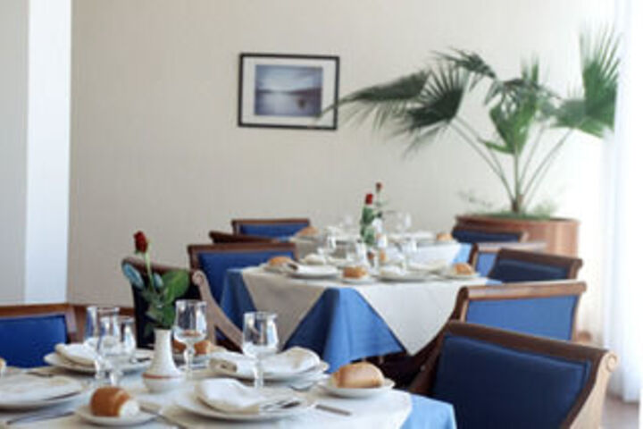 Dining 48 of 54