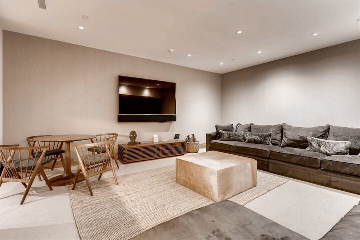 Room 16 of 27