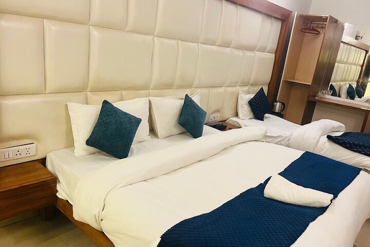 Room 5 of 11