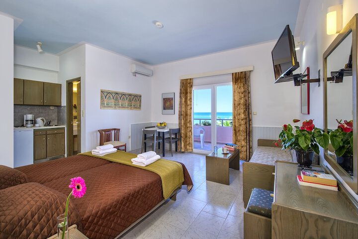 Room 4 of 73