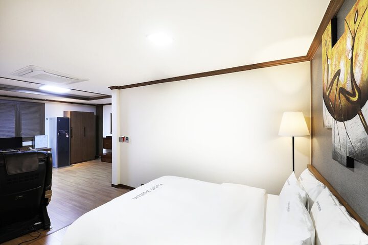 Room 35 of 90