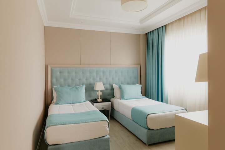 Room 6 of 112