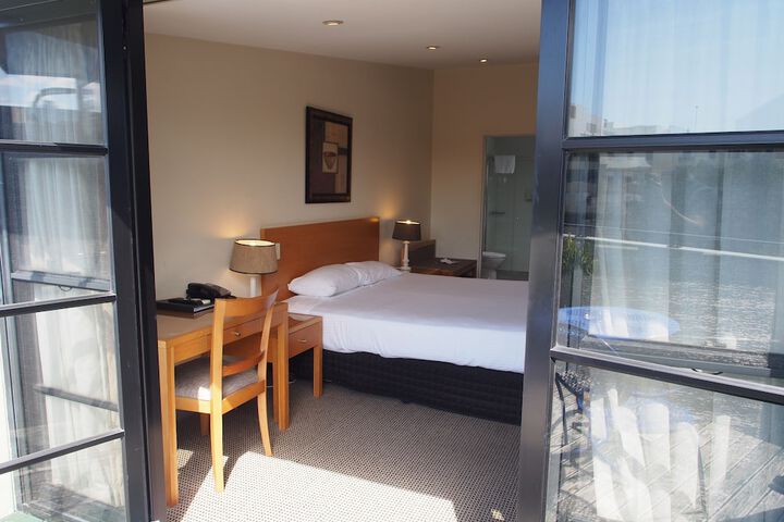 Room 16 of 60