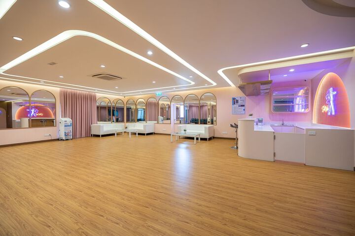 Ballroom/Hall 118 of 159