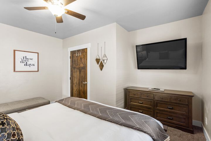 Room 7 of 32