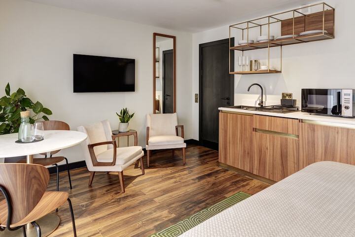 Room 10 of 27