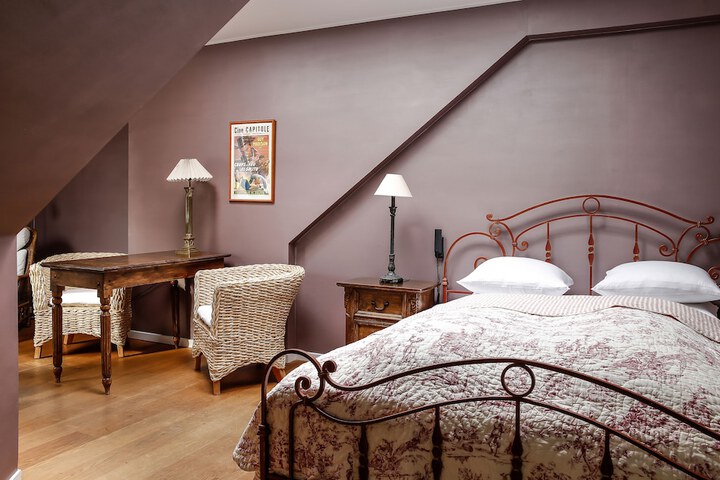Room 7 of 48