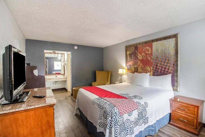 Premium King Bed (7 of 7)