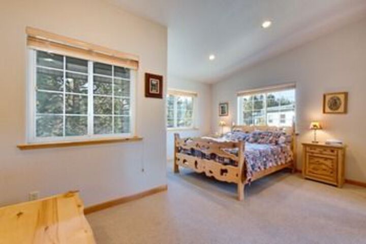 Room 7 of 12
