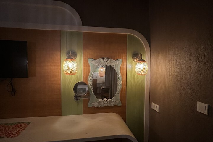 Room 22 of 76